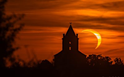 Půlměsíc v&nbsp;novu při zatmění slunce. Jak jsem fotil Humprecht 12.&nbsp;8.&nbsp;2026