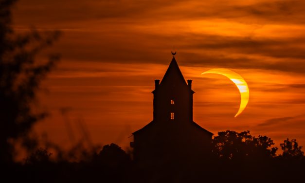 Půlměsíc v&nbsp;novu při zatmění slunce. Jak jsem fotil Humprecht 12.&nbsp;8.&nbsp;2026