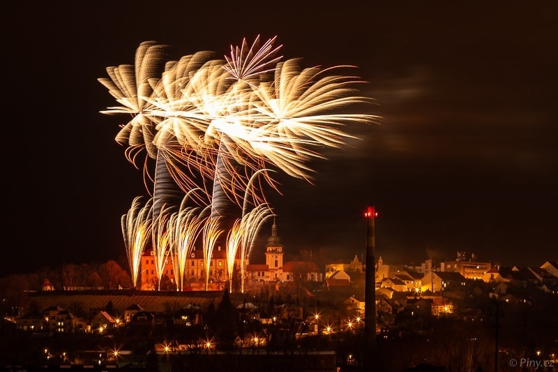 Fotopoutník: Novoroční ohňostroj 1. 1. 2019 v Benátkách – když to fičí