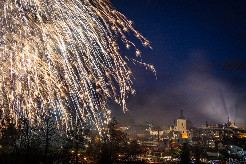 Fotopoutník: Novoroční ohňostroj 1. 1. 2019 nad Turnovem